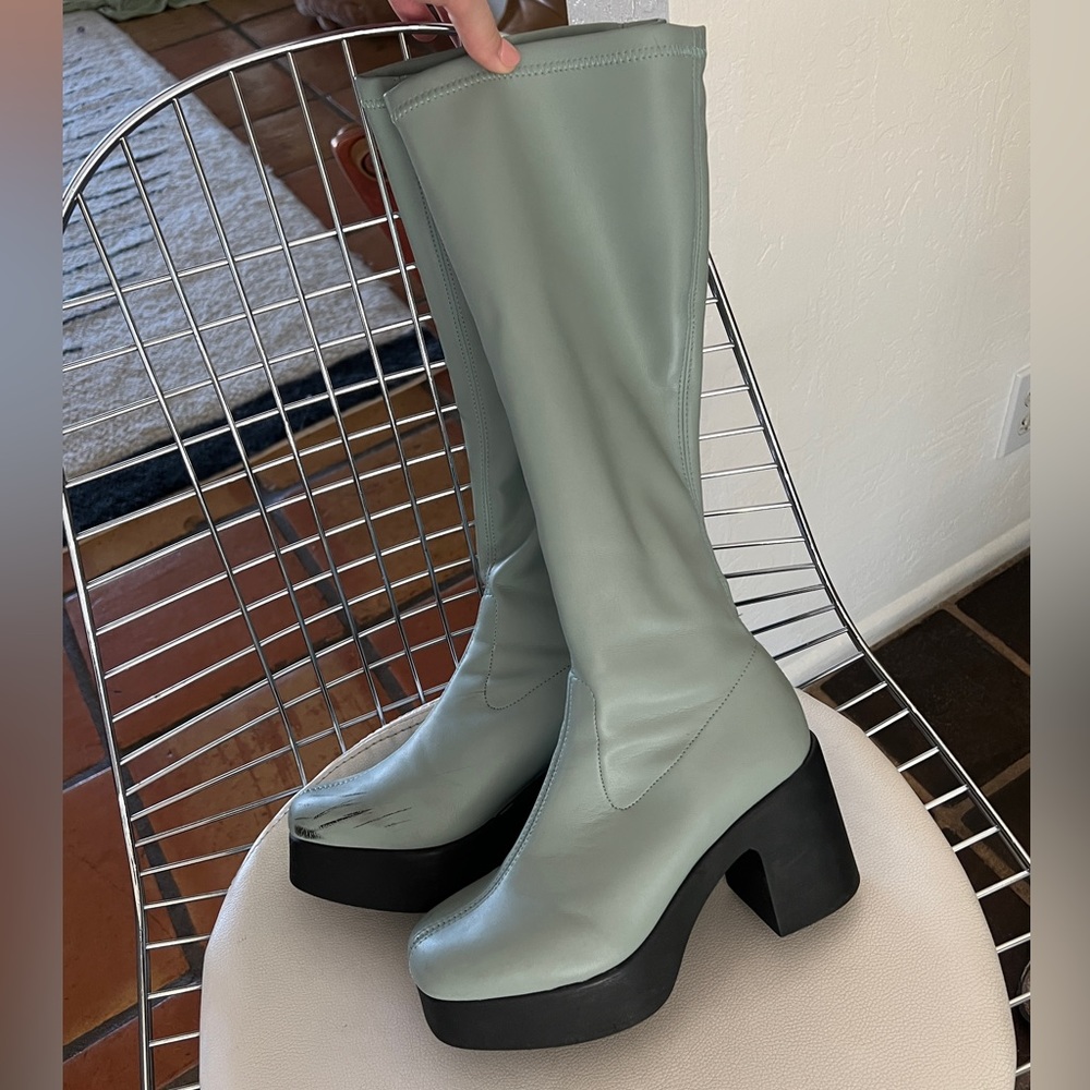 Intentionally Blank Marz platform boot
